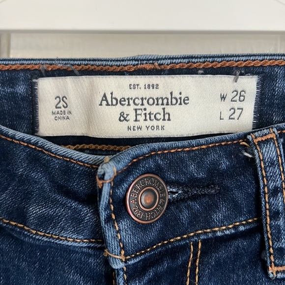 Abercrombie and Fitch size 2 dark wash skinny jeans - Picture 2 of 4
